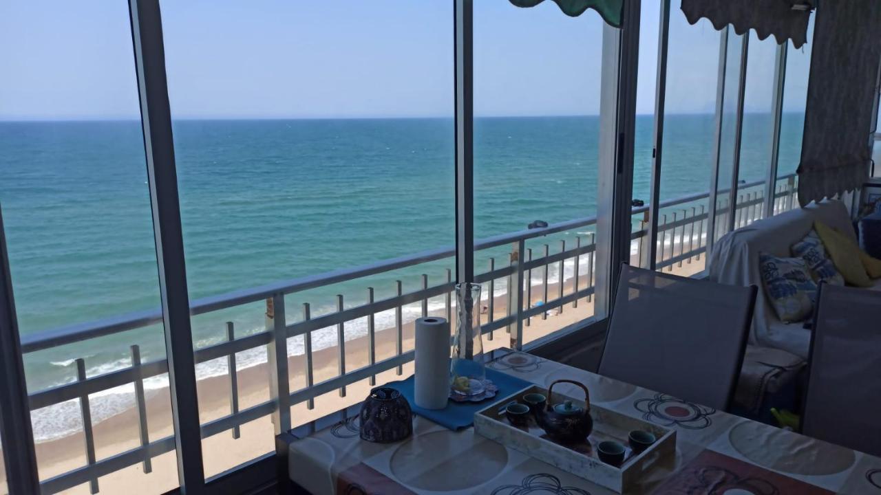 Blue Double Private Room At Front Beach - Habitacion Doble En La Playa Βαλένθια Εξωτερικό φωτογραφία
