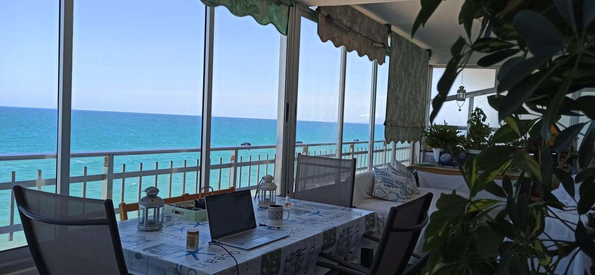 Blue Double Private Room At Front Beach - Habitacion Doble En La Playa Βαλένθια Εξωτερικό φωτογραφία